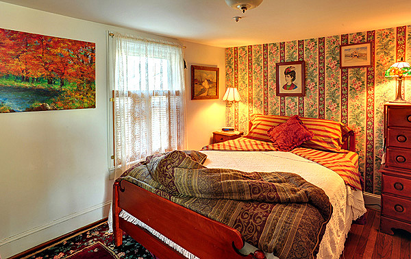 Cameron Room at  Currier House B&B in Havre de Grace, MD